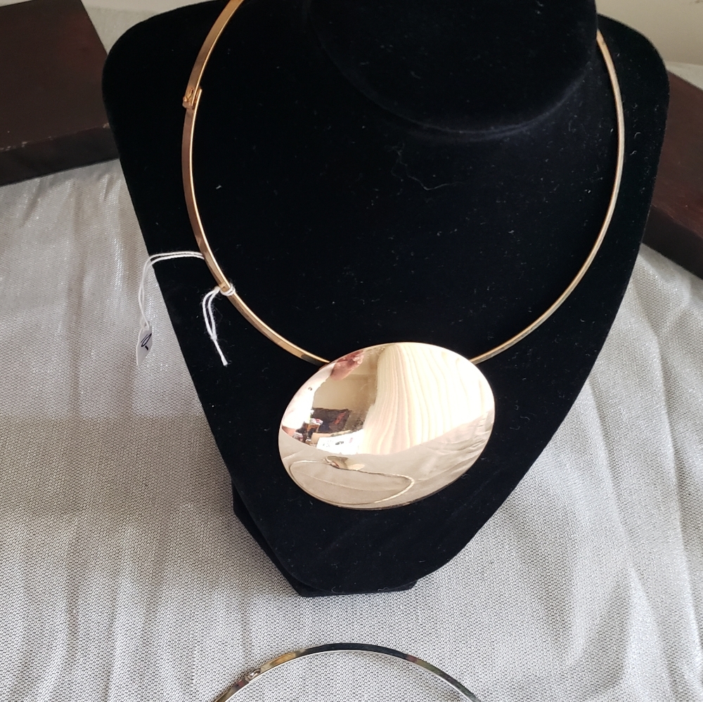 Gold Chocker  NWOT